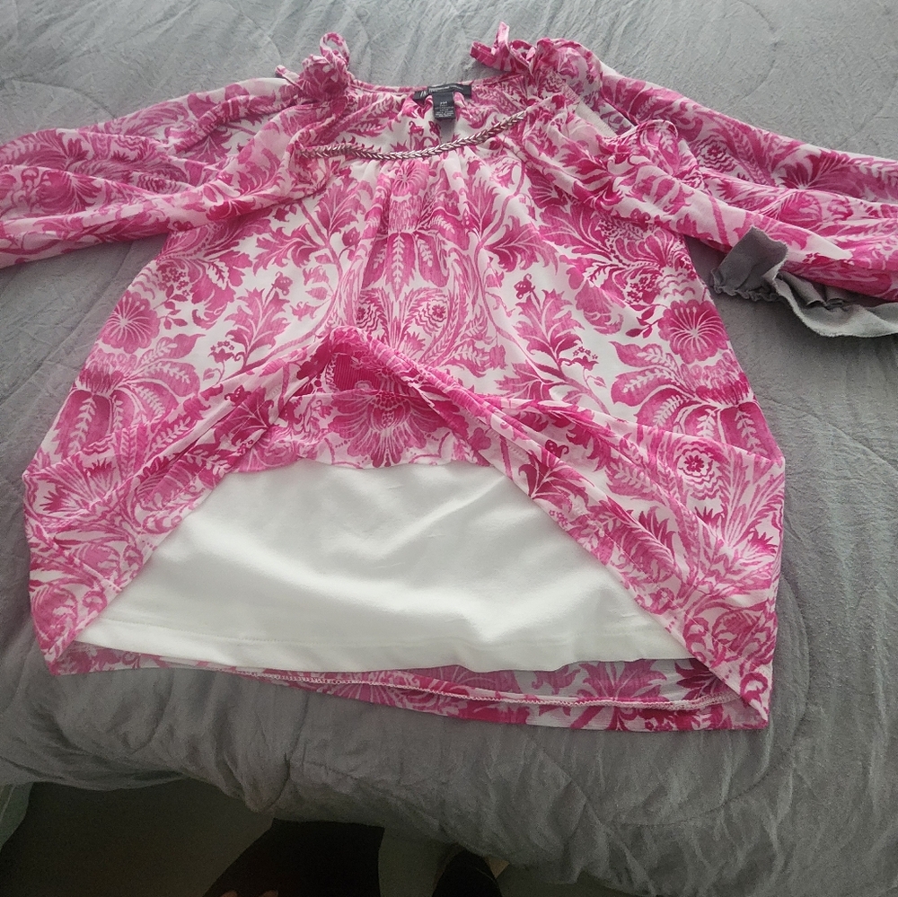 Shoulder cut blouse - Picture 4 of 5